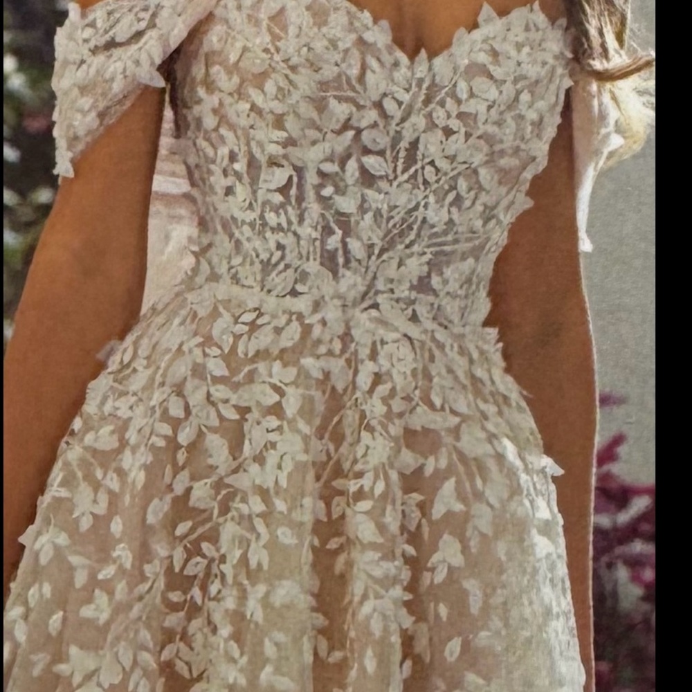 Elegant White Floral Lace Dress - Picture 1 of 5